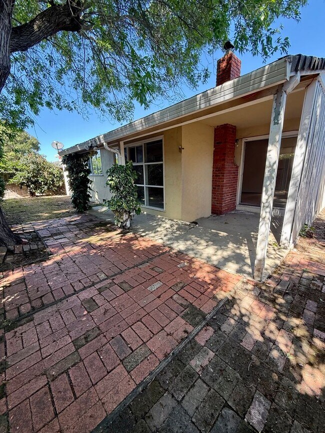 Building Photo - 3139 Baker Dr