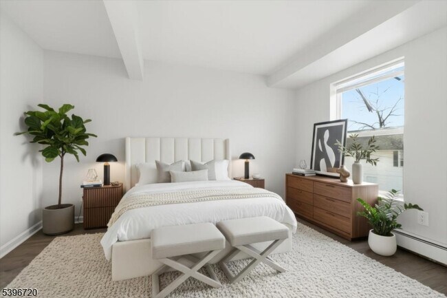 Building Photo - 89 Main St