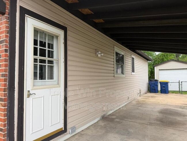 Building Photo - 3015 Matlock Dr