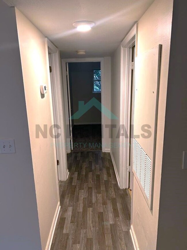 Building Photo - Renovated 2-Bedroom, 1-Bathroom Unit #B in...