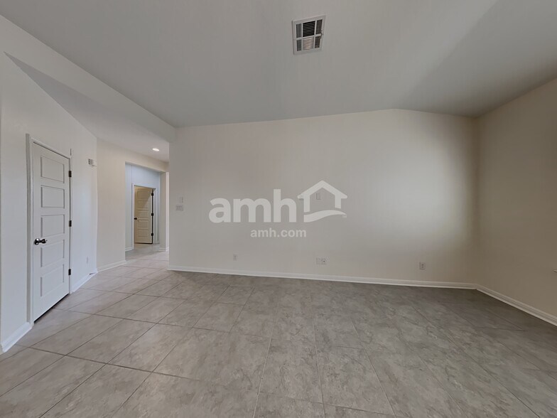 Building Photo - 2126 Abadeer Trail
