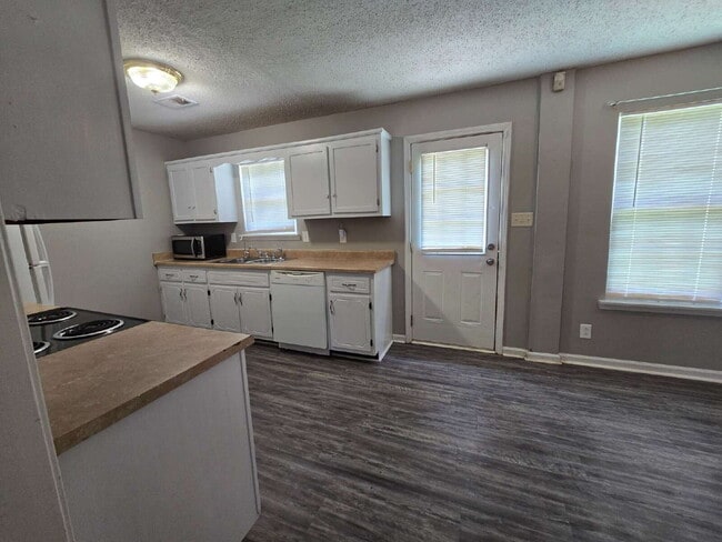 Building Photo - 1019 Shadow Ridge Ave