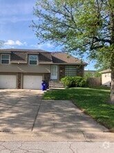 Building Photo - 1406 E Willow Dr