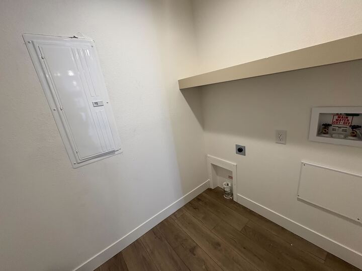 Building Photo - 2060 N Center St