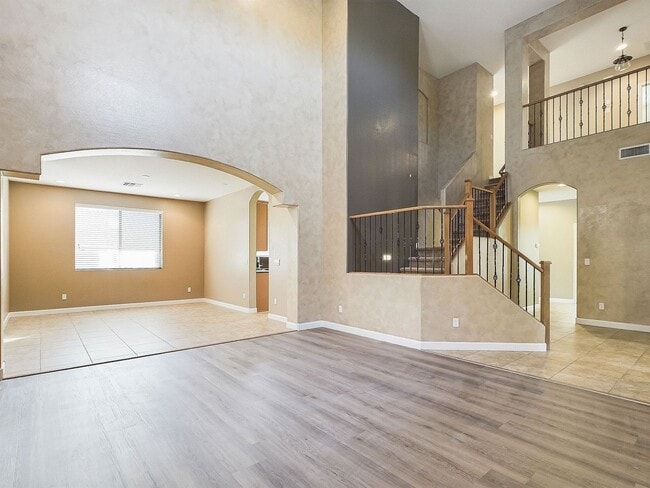 Building Photo - Carefree Hwy/27th Dr Gorgeous 6 Bedrooms/4 Bath 3695 Sq Ft Home