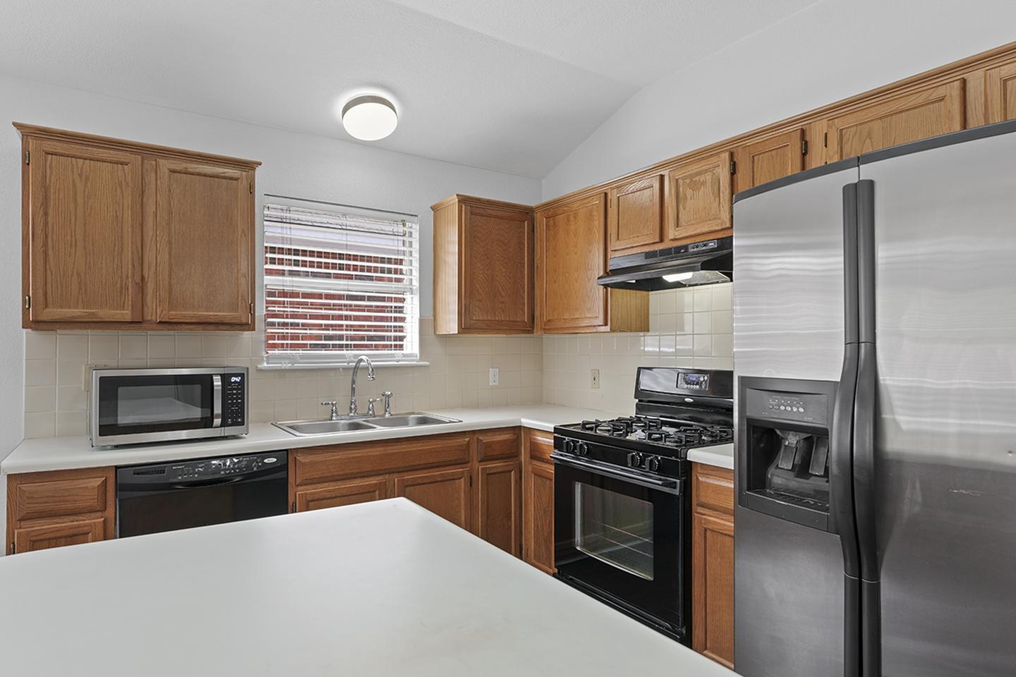 Building Photo - Spacious & comfy Willow Run home by Mills Pond