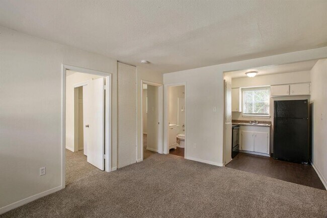 Building Photo - 5415 3 Rd St