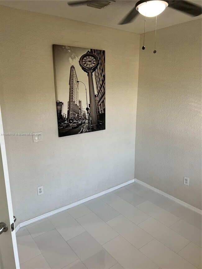Building Photo - 6065 SW 19th Ct