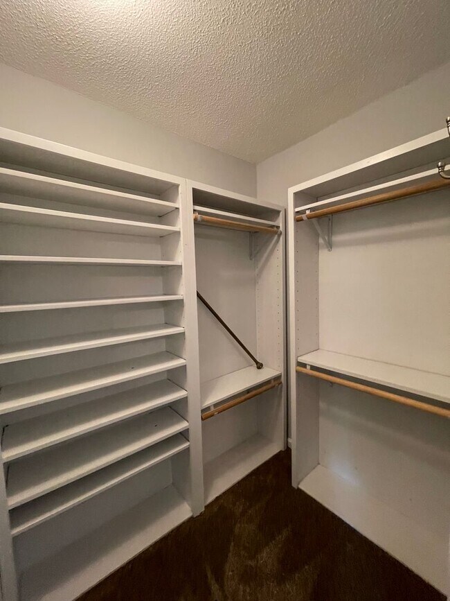 Building Photo - Rolling Acres - End Unit w/Several Beautif...