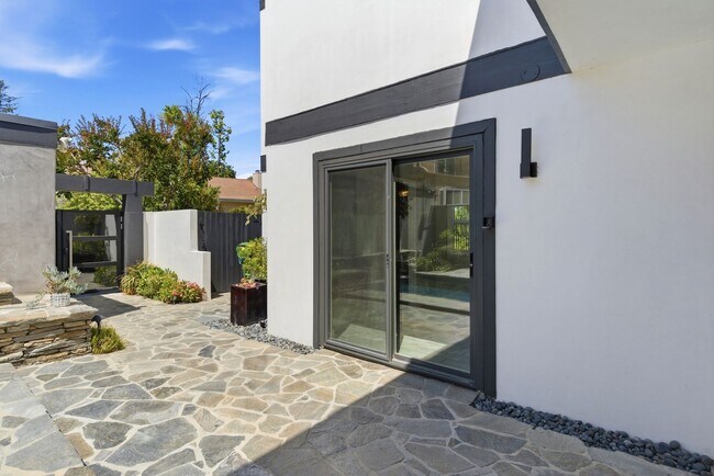 Building Photo - 4520 Park Cordero