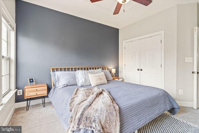 Building Photo - 10136 Pale Rose Loop