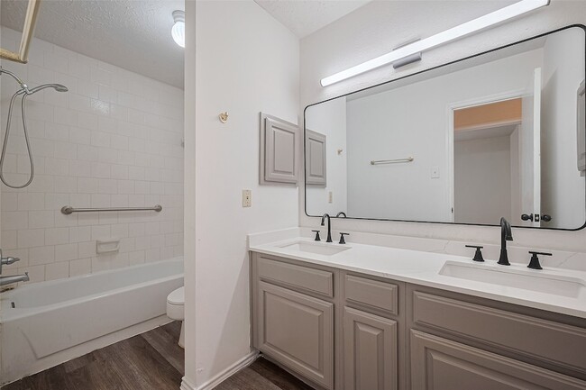 Building Photo - 2107 Creekshire Dr