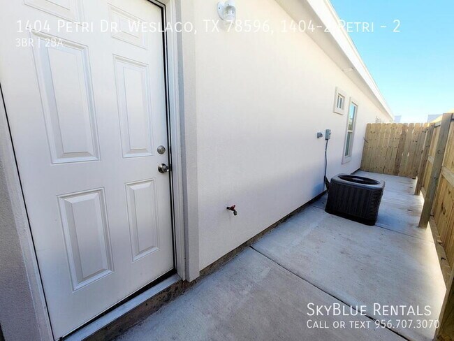 Building Photo - 1404 Petri Dr