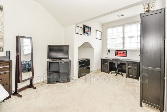 Building Photo - 705 Massey Ln