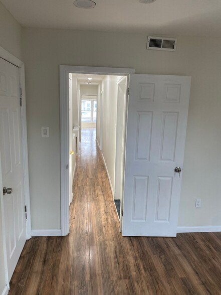 Building Photo - 31 Bryn Mawr Ave