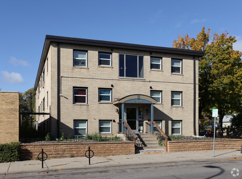 Primary Photo - 2025 Emerson Ave N