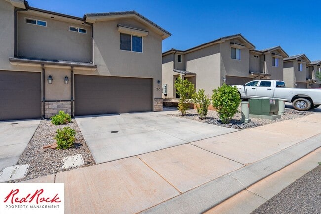 Building Photo - Gorgeous 3 Bedroom Townhome in Washington!
