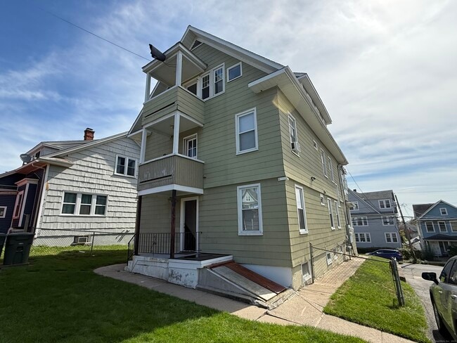 Building Photo - 556 Hawley Ave