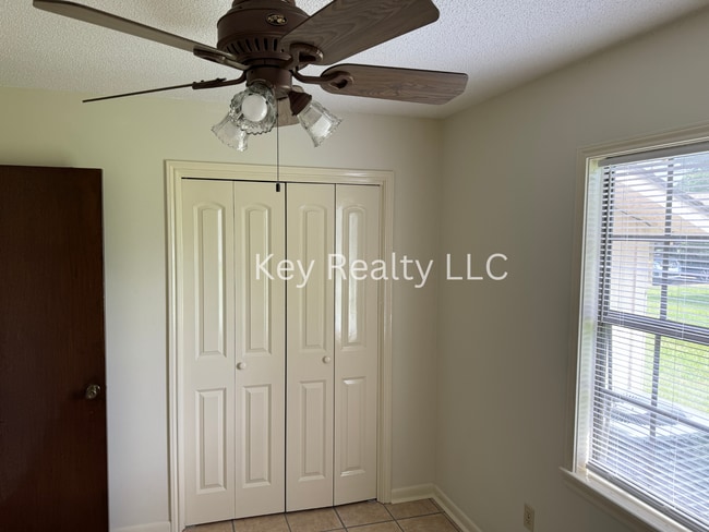 Building Photo - 6014 Quail Ridge