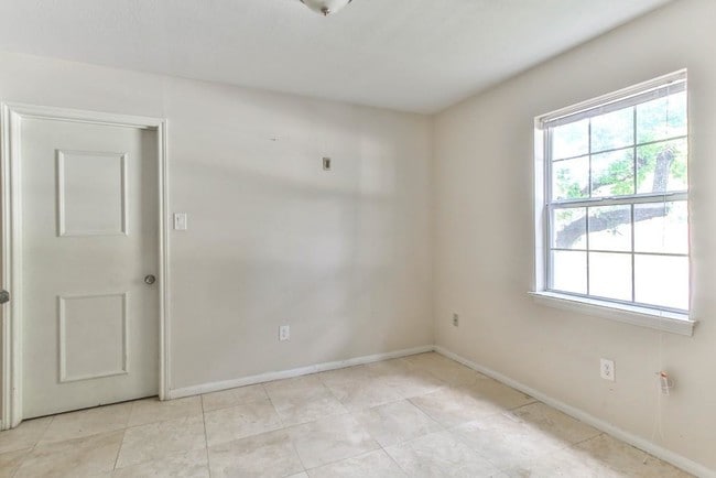 Building Photo - 3839 Sun Valley Dr