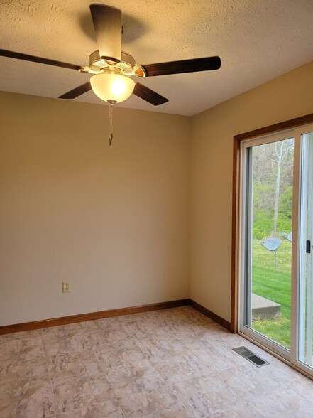 Building Photo - 16 Peartree Ln