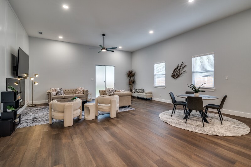 Building Photo - 1010 W Avenue F