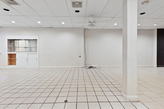 Building Photo - 277 Crown St