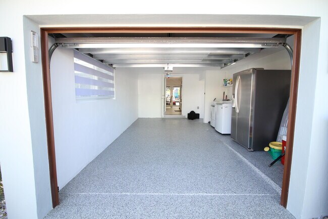 Building Photo - 2548 SE 14th St