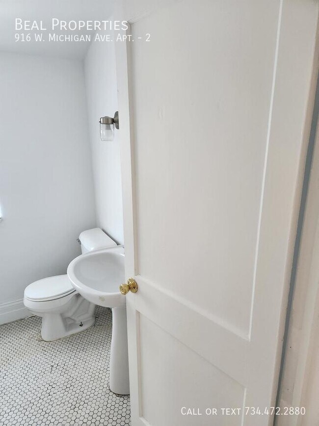 Building Photo - 916 W Michigan Ave