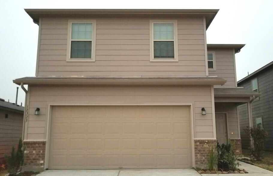 Building Photo - 12323 Skyview Amber Court