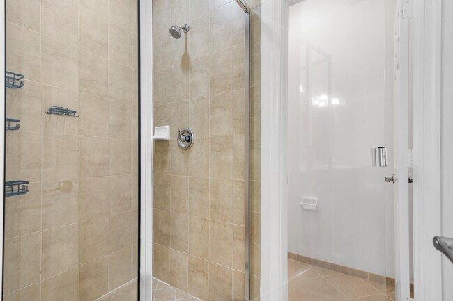 Building Photo - 10384 Wellington Parc Dr