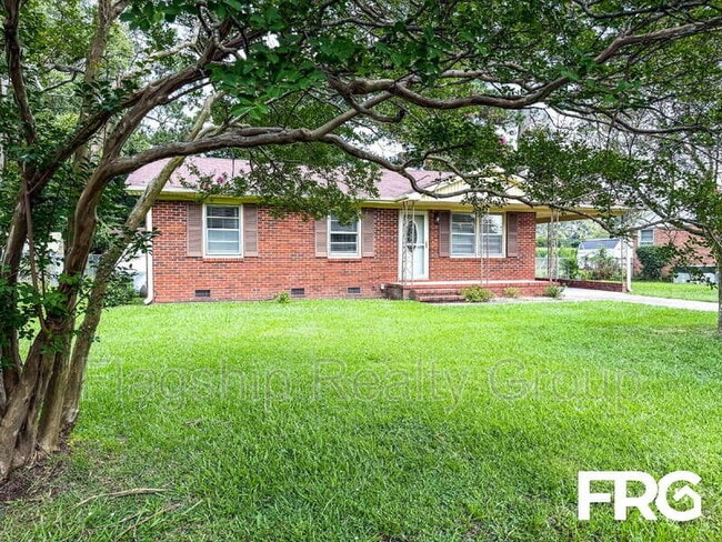 Building Photo - 910 Holloman St