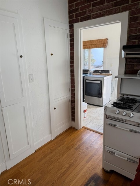 Building Photo - 405 W Brookdale Pl
