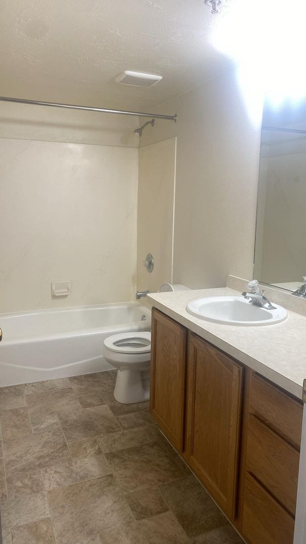 Building Photo - Great One Bedroom near Provo Rec Center, U...