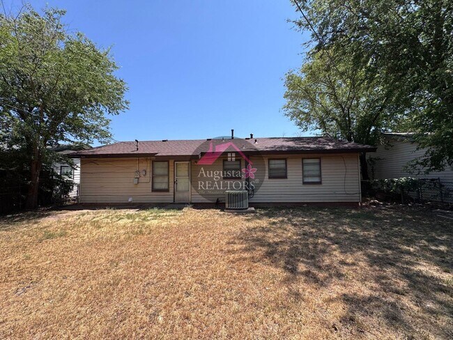 Building Photo - 966 N La Salle Dr