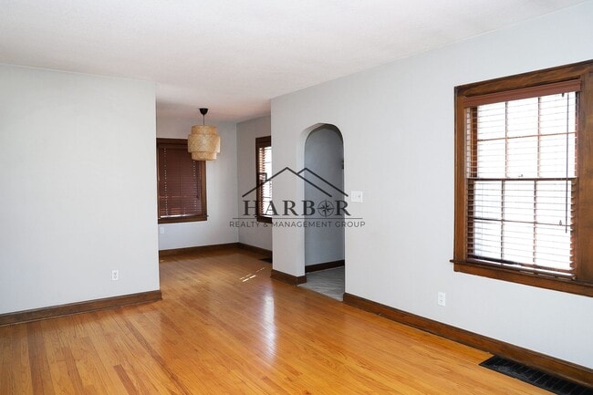 Building Photo - 3 Bedroom Single Family Home in SE Rochest...