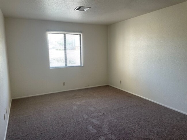 Building Photo - El Condo unit 1 bed, 1 & 3/4 bath