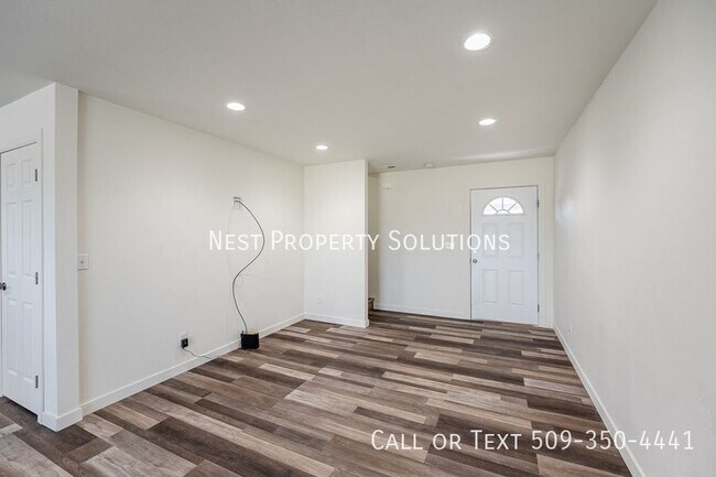 Building Photo - 2705 W Marina Dr