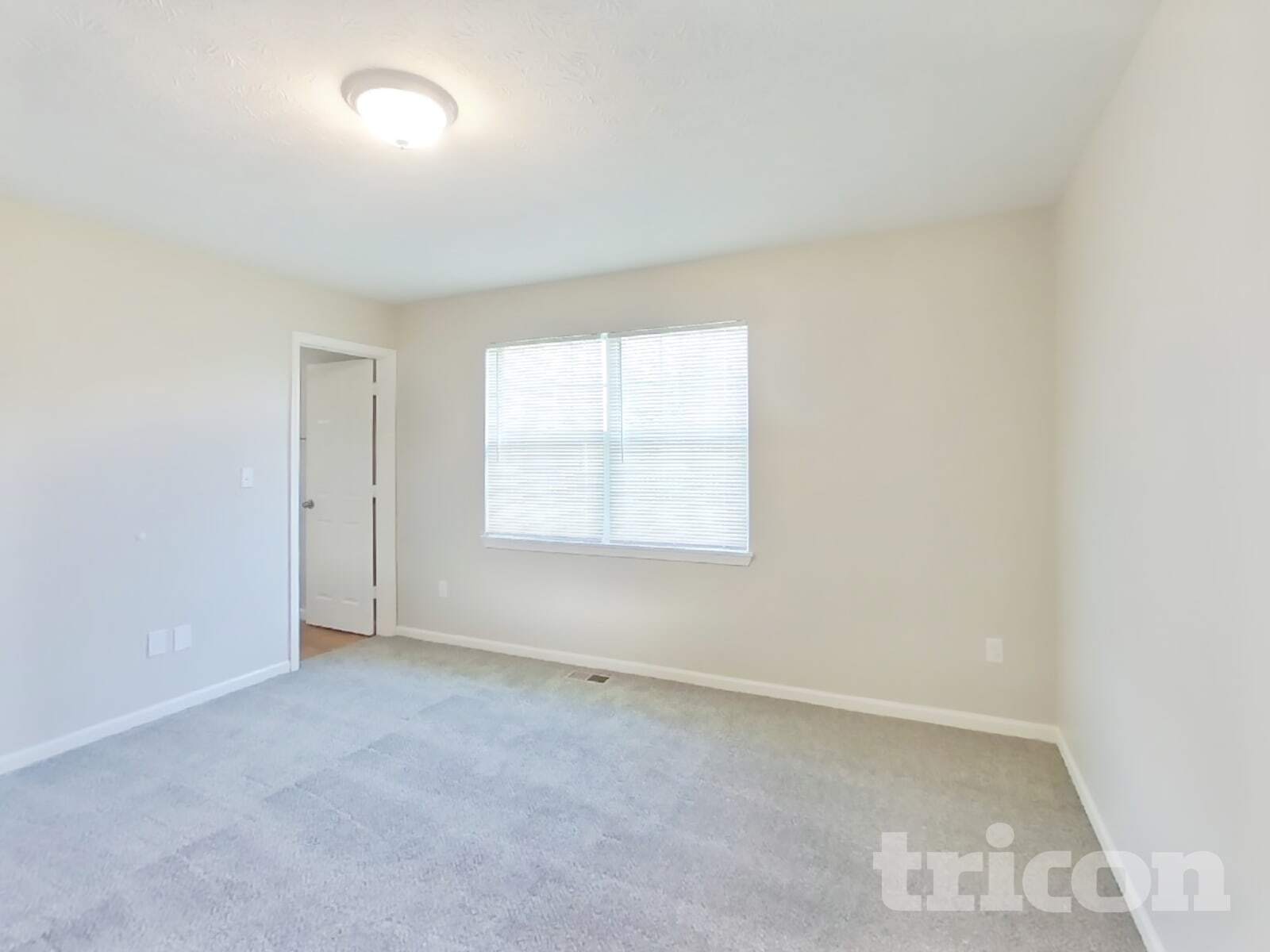 Building Photo - 1690 Fountain Lk Dr E