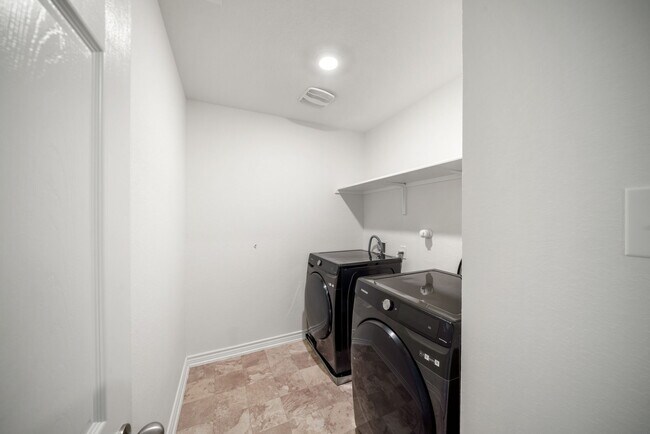 Building Photo - 3218 Comanche Crossing
