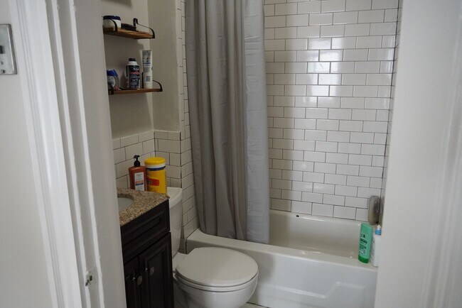 Building Photo - 16 Norwood St