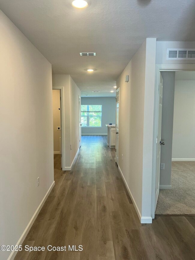 Building Photo - 881 Hollahan Rd SE