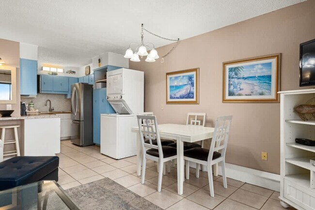 Building Photo - 8743 Thomas Dr