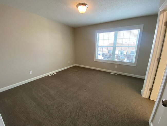 Building Photo - A RELAXING RETREAT - 3 bd/2.5 bath Twin Home for Rent