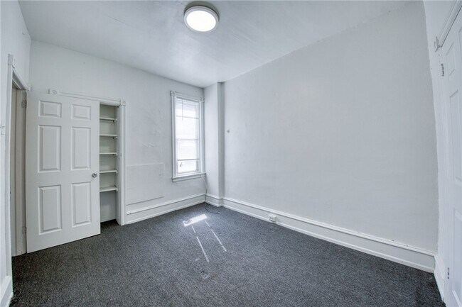 Building Photo - 354 Ophelia St