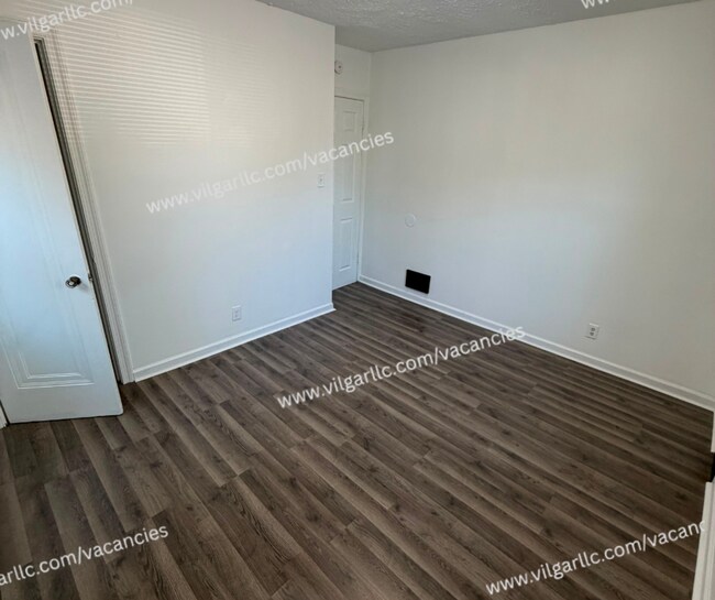 Building Photo - Newly Renovated 3- Bedrooms,  1-Bathroom Home