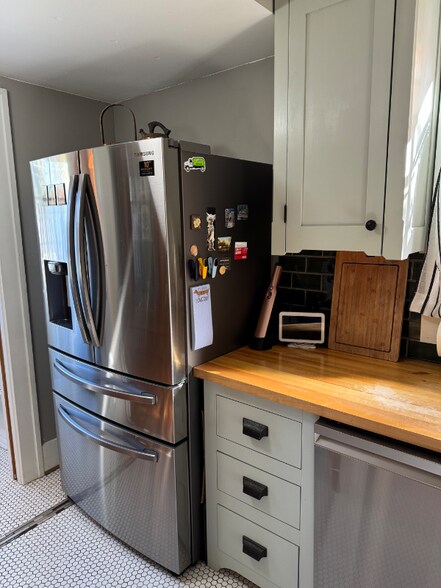 Building Photo - 1022 W 19th Ave