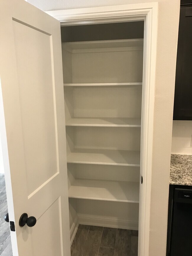 Building Photo - 2 bed/2 bath Duplex - Ready 1/14/2026 - Text 201-231-7228