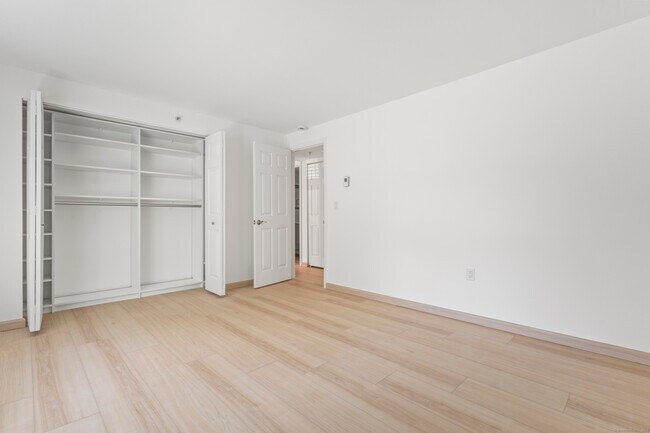 Building Photo - 82 Longview St