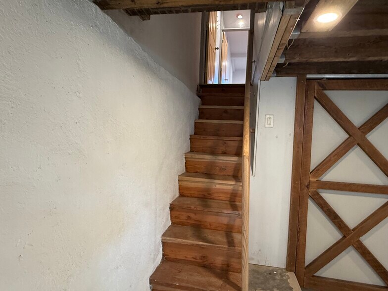 Building Photo - 2851 Boudinot St